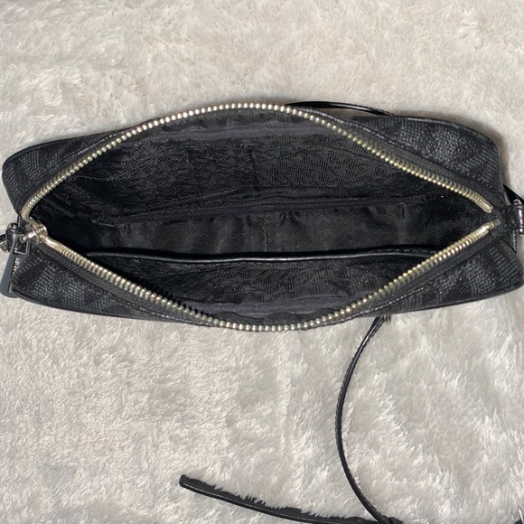 Michael Kors cross body - Picture 2 of 3